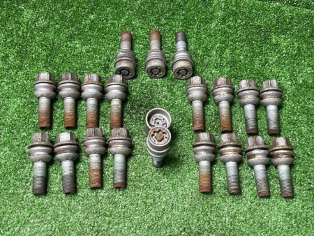Volkswagen / Touareg / Болт колесный