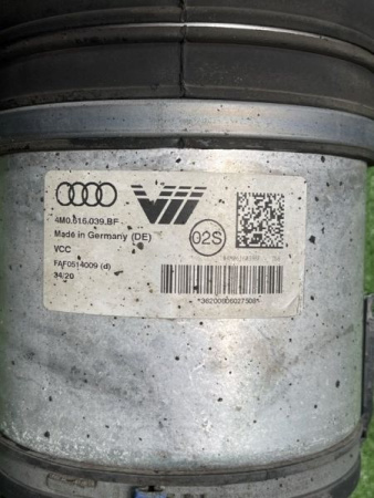 Audi / SQ8 / Пневмостойка