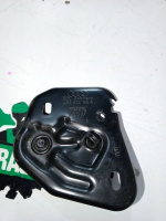 Audi / A6 / Петля замка капота