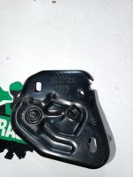 Audi / A6 / Петля замка капота