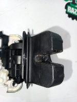 Audi / A6 / Замок багажника