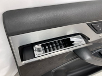 Audi / A8 / Обшивка двери