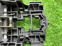 Volkswagen / Touareg / Кронштейн ручки двери