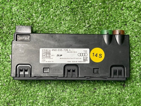 Audi / A6 / USB Разъем