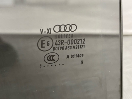 Audi / A8 / Стекло двери
