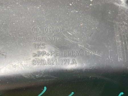 Audi / A4 / Подкрылок