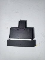 Volkswagen / Touareg / Кнопка аварийной сигнализации