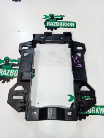 Audi / Q7 / Кронштейн