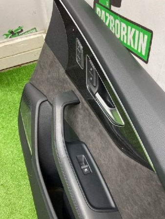 Audi / Q8 / Комплект обшивок двери