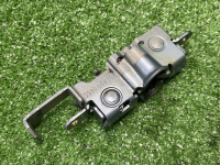 Mercedes-Benz / 190e / Замок капота