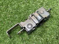 Mercedes-Benz / 190e / Замок капота