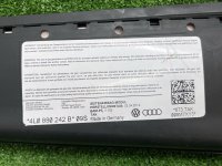 Audi / Q7 / Подушка безопасности в сиденье