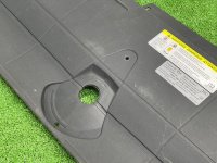 Audi / A6 / Накладка замка капота