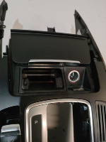 Audi / A4 / Консоль КПП