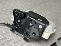 Volkswagen / Touareg / Замок двери