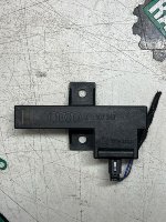 Volkswagen / Touareg / Антенна бесключевого доступа