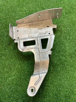 Audi / A6 / Кронштейн