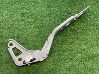 Audi / Q7 / Петля капота