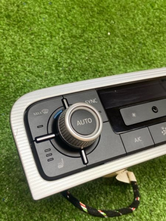 Volkswagen / Touareg / Блок управления климат-контролем