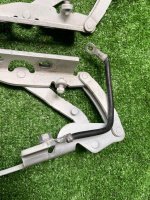 BMW / M6 / Петля капота