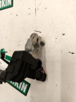 Audi / Q5 / Клемма аккумулятора