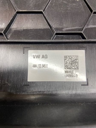 Volkswagen / Touareg / Декоративная крышка двигателя