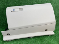 Volkswagen / Touareg / Бардачок