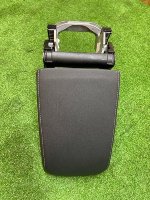 Volkswagen / Golf / Подлокотник