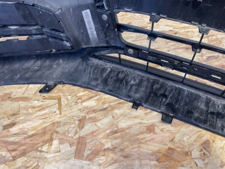 Audi / A4 / Бампер