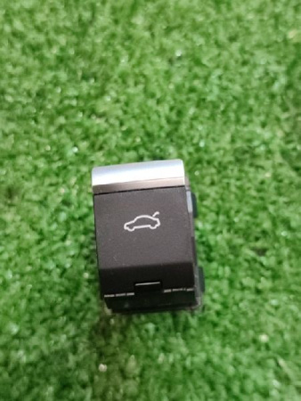 Audi / A5 / Кнопка открытия багажника
