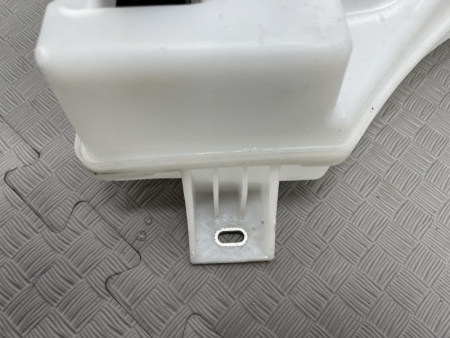 Volkswagen / Touareg / Бачок омывателя