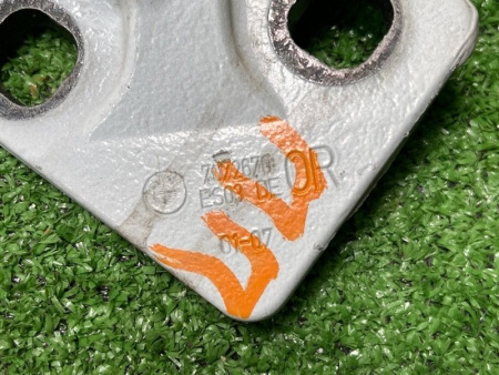 BMW / M6 / Петля двери