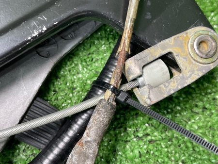 Mercedes-Benz / 300E / Педаль стояночного тормоза