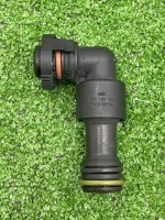 Audi / A4 / Патрубок вентиляции