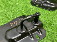 Audi / A4 / Петля капота