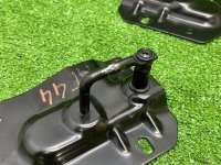 Audi / A4 / Петля капота