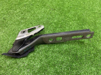 Audi / Q7 / Петля капота