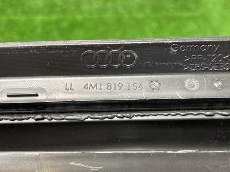 Audi / Q8 / Накладка жабо