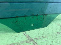 Volkswagen / Tiguan / Стекло двери