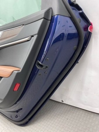 Audi / A6 / Дверь боковая