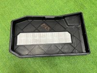 Audi / Q7 / Крышка короба аккумулятора