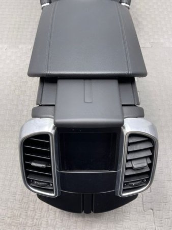Porsche / Cayenne / Консоль центральная