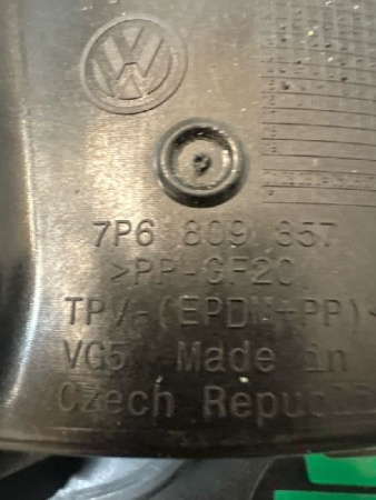 Volkswagen / Touareg / Лючок топливного бака
