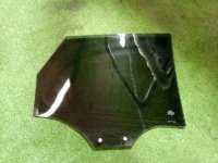 Audi / Q3 / Стекло двери