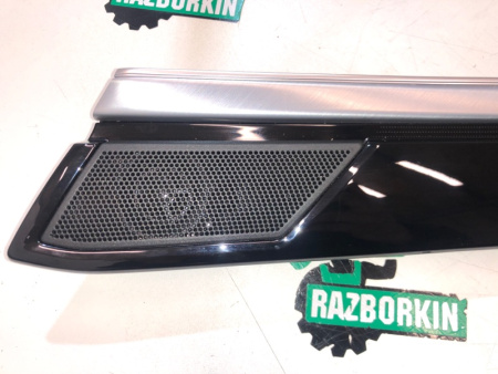 Volkswagen / Touareg / Накладка обшивки двери