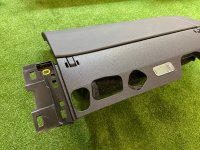 Audi / Q8 / Бардачок