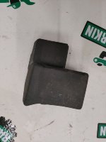 Audi / Q5 / Уплотнитель капота