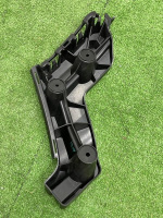 Audi / A6 / Направляющая бампера