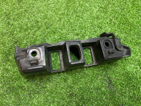 Volkswagen / Touareg / Кронштейн бампера