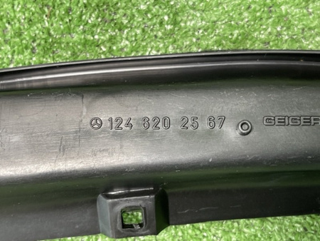 Mercedes-Benz / E-Class / Водосток